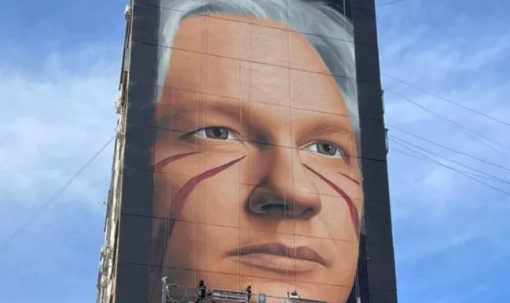Assange - murale di Jorit